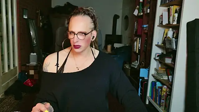 Snapshot of MaxiEmily chatting on October 2025 12:51:02 AM MaxiEmily online show from October 2025 12:51:02 AM