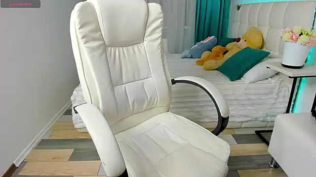 Snapshot of CooperAllana chatting on October 2025 06:00:01 AM CooperAllana online show from October 2025 06:00:01 AM