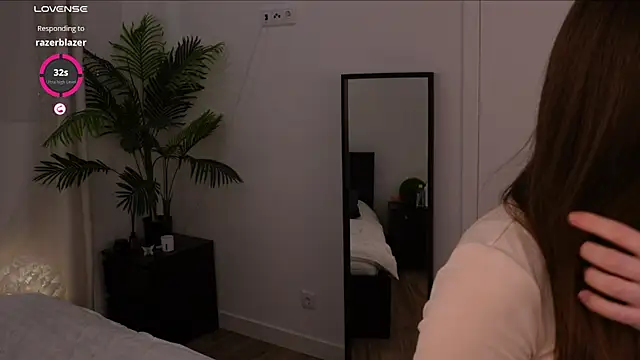 Lilly Colins online show from January 2025 05:06:01 PM