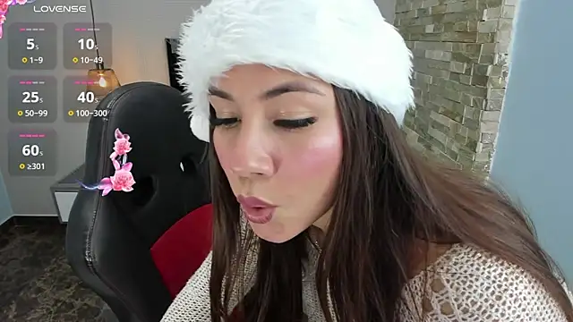 LIANEUMANN online show from December 2024 10:35:02 PM