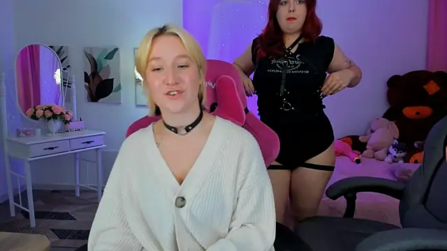 Snapshot of NielletaBlossom chatting on October 2025 02:43:02 AM NielletaBlossom online show from October 2025 02:43:02 AM