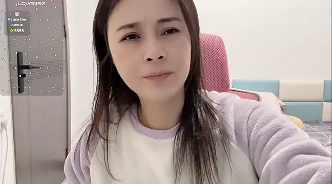 Snapshot of Qwi-V1 chatting on December 2024 12:30:02 PM Qwi-V1 online show from December 2024 12:30:02 PM