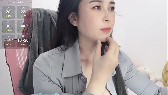 Snapshot of Qwi-V1 chatting on January 2025 11:43:01 PM Qwi-V1 online show from January 2025 11:43:01 PM