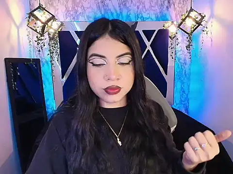 Violet m online show from November 2025 01:33:02 PM