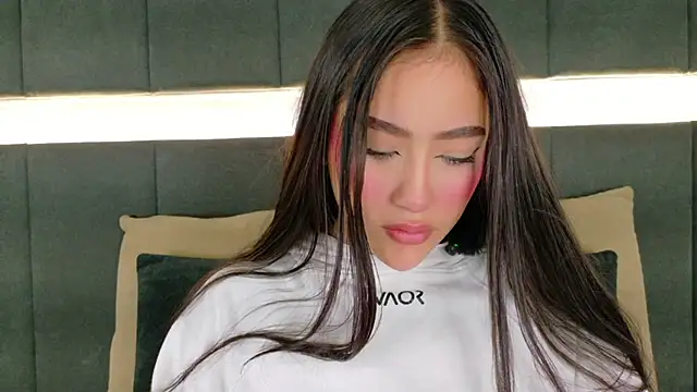 nicolle pierce online show from October 2025 01:32:01 PM