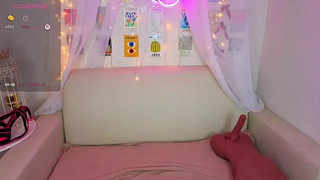 Snapshot of Angel_Nikole chatting on November 2025 01:48:02 AM Angel Nikole online show from November 2025 01:48:02 AM