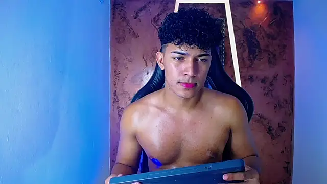 jamescurli  online show from February 2025 07:44:01 AM