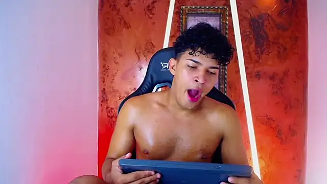 jamescurli  online show from March 2025 04:28:01 AM
