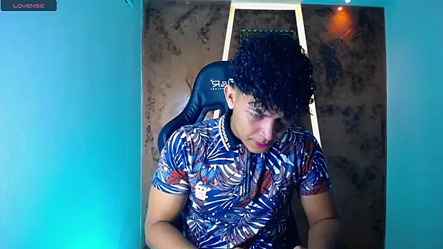 jamescurli  online show from March 2025 05:01:02 AM