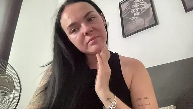 Snapshot of yorkshiregal chatting on October 2025 07:43:01 AM yorkshiregal online show from October 2025 07:43:01 AM