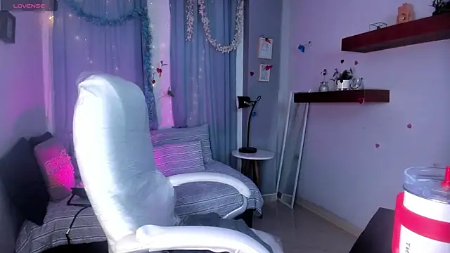 Snapshot of MiaDlucca chatting on November 2025 08:41:01 PM MiaDlucca online show from November 2025 08:41:01 PM