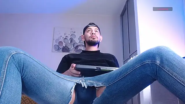 Snapshot of Bedobigcock chatting on November 2025 12:10:01 AM Bedobigcock online show from November 2025 12:10:01 AM