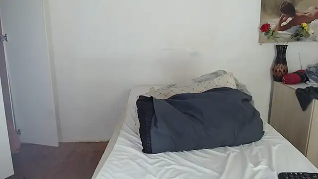 FLOWERLIPS25 online show from March 2025 09:59:01 PM