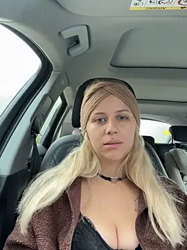 lunawolf21 online show from October 2025 07:20:02 AM