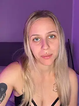 lunawolf21 online show from October 2025 06:47:01 AM