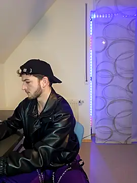 Snapshot of Sexynoah chatting on December 2024 03:44:01 PM Sexynoah online show from December 2024 03:44:01 PM
