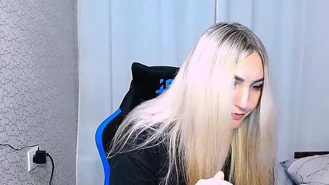 Snapshot of JaneLaJewel chatting on November 2025 02:39:02 PM JaneLaJewel online show from November 2025 02:39:02 PM