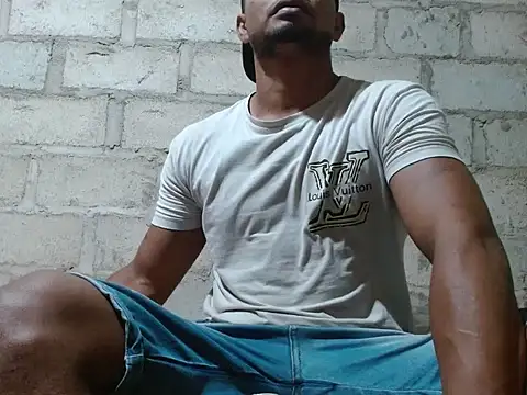 Snapshot of fernandez_latinblackk chatting on October 2025 05:30:01 AM fernandez latinblackk online show from October 2025 05:30:01 AM