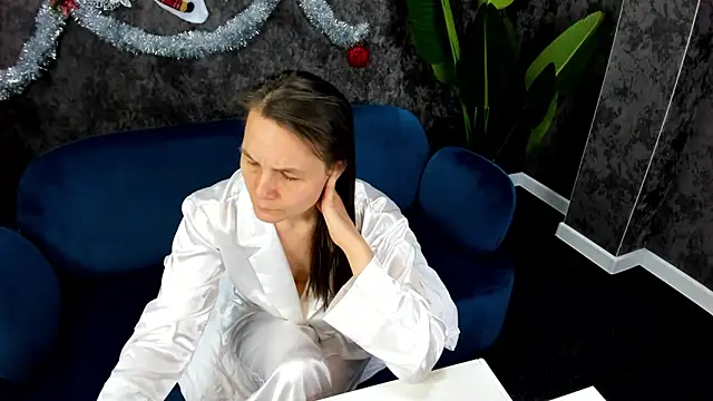 Lillian White online show from December 2024 04:16:02 AM