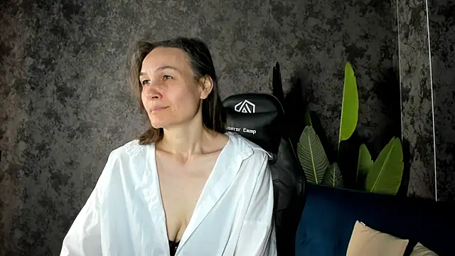 Lillian White online show from October 2025 11:49:01 PM