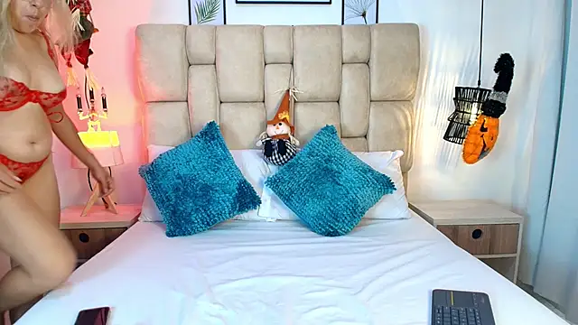 Snapshot of AdharaSmithh chatting on October 2025 07:07:02 PM AdharaSmithh online show from October 2025 07:07:02 PM