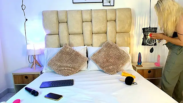 Snapshot of AdharaSmithh chatting on November 2025 07:18:02 PM AdharaSmithh online show from November 2025 07:18:02 PM