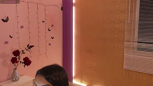 Snapshot of Bella19_ chatting on October 2025 09:15:02 PM Bella19 online show from October 2025 09:15:02 PM