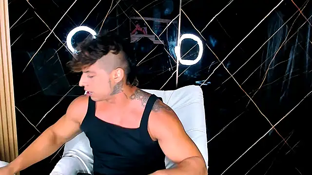 Owen Muzcle online show from October 2025 04:41:02 AM