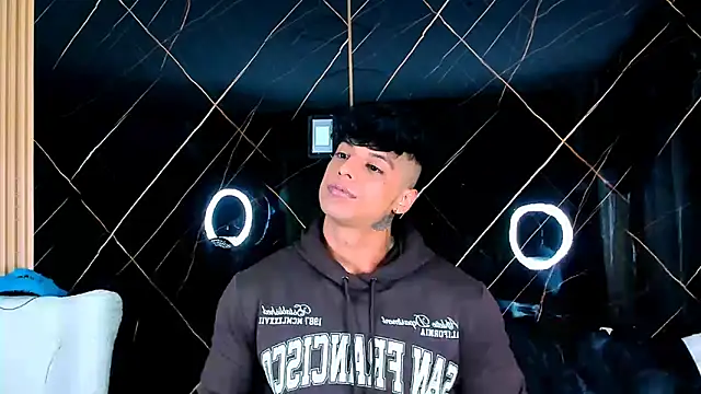 Owen Muzcle online show from November 2025 03:30:02 AM