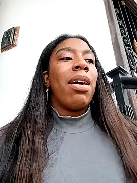Snapshot of KloheCurvy chatting on December 2024 11:45:02 AM KloheCurvy online show from December 2024 11:45:02 AM