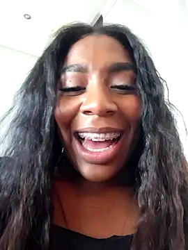 Snapshot of KloheCurvy chatting on December 2024 05:48:01 PM KloheCurvy online show from December 2024 05:48:01 PM