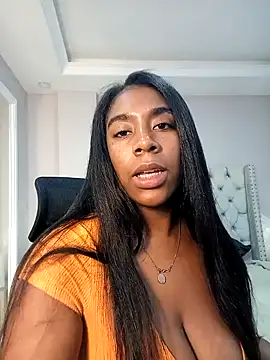 Snapshot of KloheCurvy chatting on December 2024 11:24:01 AM KloheCurvy online show from December 2024 11:24:01 AM