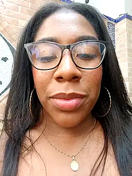 Snapshot of KloheCurvy chatting on January 2025 06:24:02 PM KloheCurvy online show from January 2025 06:24:02 PM