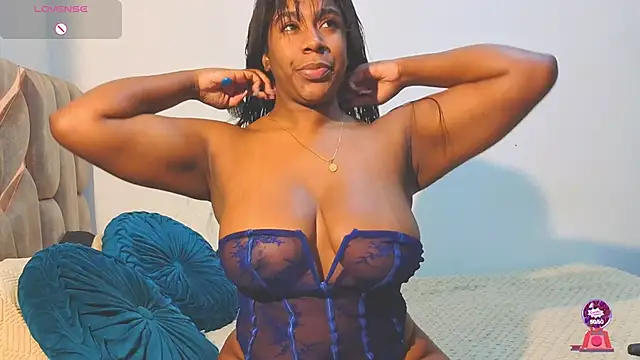 KloheCurvy online show from November 2025 12:16:01 PM