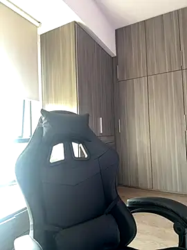 SophieRaily  online show from October 2025 07:05:01 PM