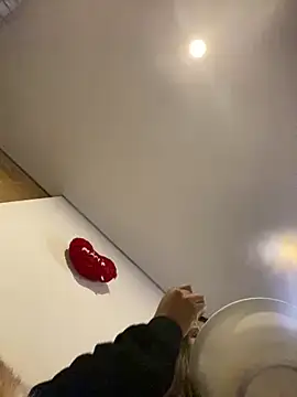 Snapshot of girl_anni chatting on February 2025 01:49:02 AM girl anni online show from February 2025 01:49:02 AM