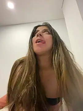 Snapshot of girl_anni chatting on February 2025 04:27:01 AM girl anni online show from February 2025 04:27:01 AM