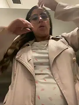 Snapshot of girl_anni chatting on February 2025 08:42:01 PM girl anni online show from February 2025 08:42:01 PM