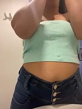 Snapshot of girl_anni chatting on February 2025 08:42:02 PM girl anni online show from February 2025 08:42:02 PM