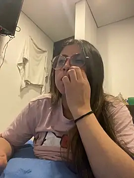 Snapshot of girl_anni chatting on March 2025 04:10:01 AM girl anni online show from March 2025 04:10:01 AM