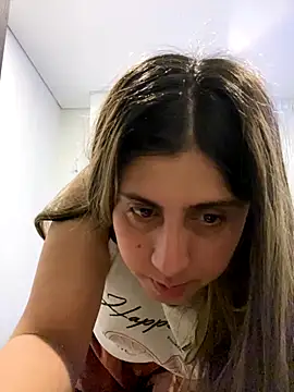 Snapshot of girl_anni chatting on October 2025 03:22:01 PM girl anni online show from October 2025 03:22:01 PM