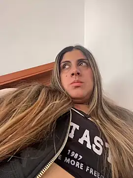 Snapshot of girl_anni chatting on November 2025 06:53:01 PM girl anni online show from November 2025 06:53:01 PM