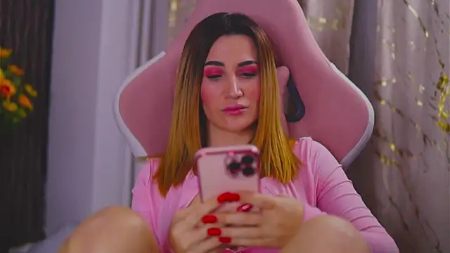 Snapshot of KimSkyex chatting on February 2025 05:54:02 PM KimSkyex online show from February 2025 05:54:02 PM