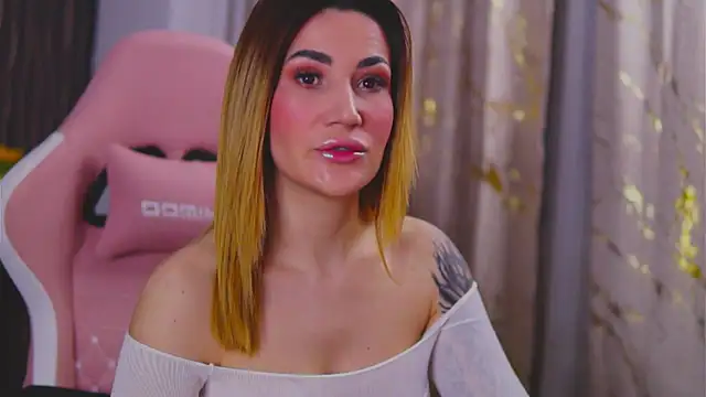 Snapshot of KimSkyex chatting on February 2025 10:36:01 PM KimSkyex online show from February 2025 10:36:01 PM