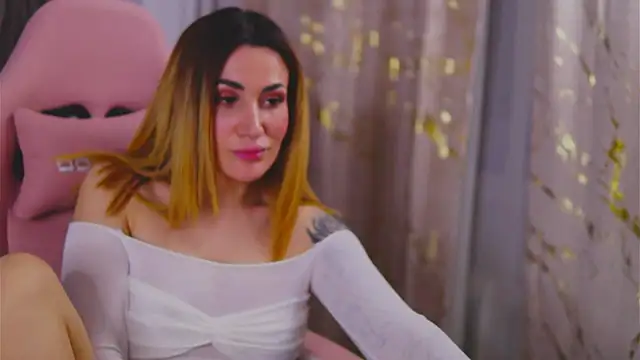 Snapshot of KimSkyex chatting on February 2025 04:48:02 AM KimSkyex online show from February 2025 04:48:02 AM