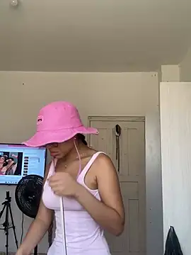 Snapshot of Mia_petite01 chatting on March 2025 05:28:02 PM Mia petite01 online show from March 2025 05:28:02 PM