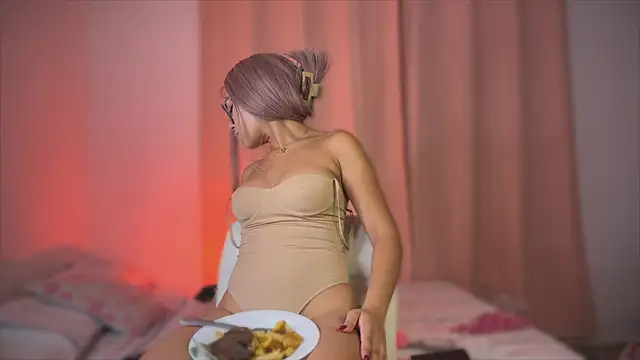 Snapshot of Mia_petite01 chatting on March 2025 09:34:01 PM Mia petite01 online show from March 2025 09:34:01 PM