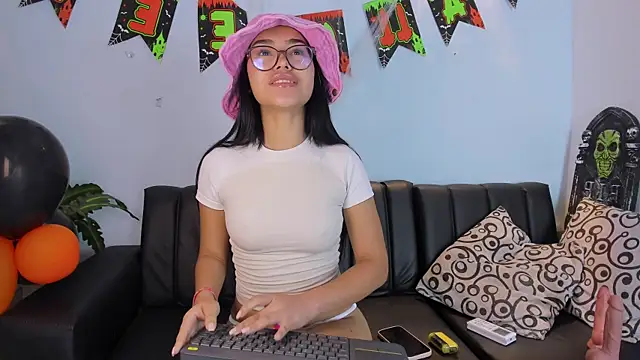 Snapshot of Mia_petite01 chatting on October 2025 11:36:02 PM Mia petite01 online show from October 2025 11:36:02 PM