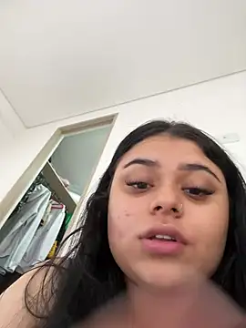 alissonfernandez  online show from December 2024 04:32:01 PM