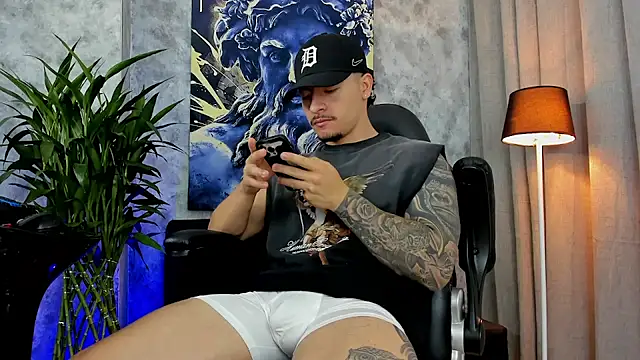 boyc022  online show from October 2025 12:49:02 PM